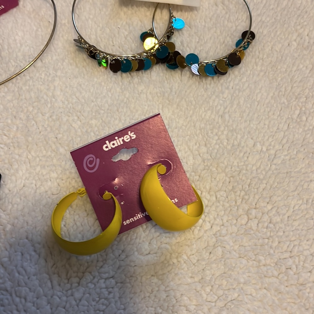 Earring bundle 3/$10 - Picture 5 of 5